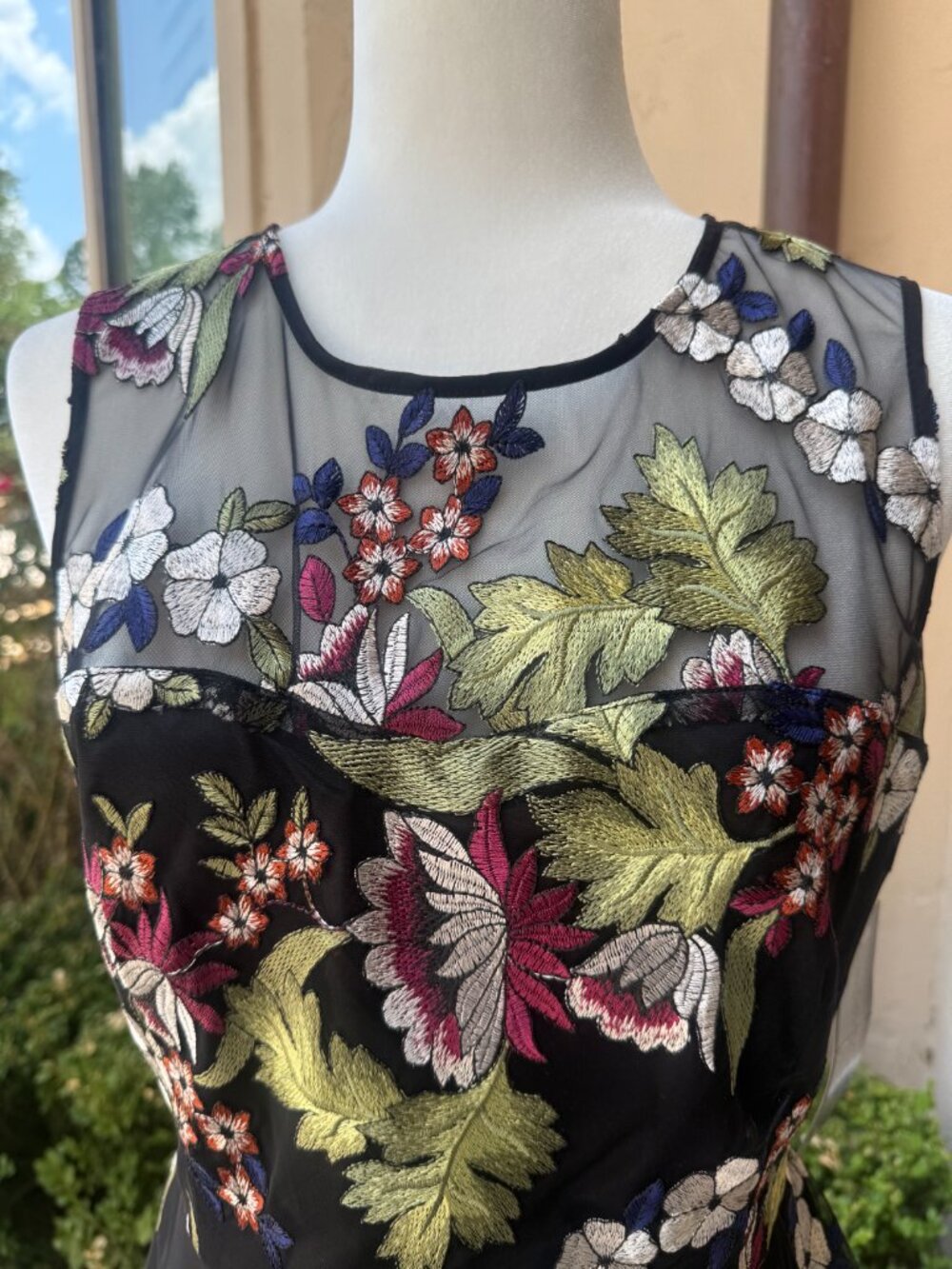 Tahari Arthur Levine Embroidered Fit & Flare dress, size 10 - Picture 8 of 10